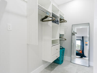 909 NW 4th Avenue, Hallandale Beach, FL 33009