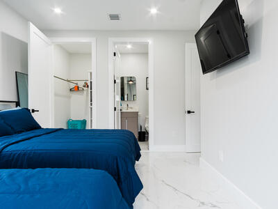 909 NW 4th Avenue, Hallandale Beach, FL 33009