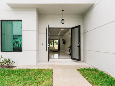 909 NW 4th Avenue, Hallandale Beach, FL 33009