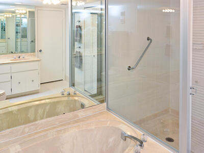 5510 N Ocean Drive, Singer Island, FL 33404