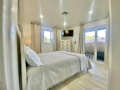 556 SW 24th Avenue, Boynton Beach, FL 33435