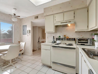 6585 Kensington Lane, Delray Beach, FL 33446