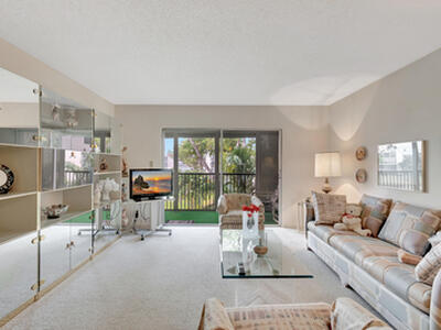 6585 Kensington Lane, Delray Beach, FL 33446