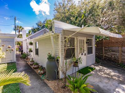 808 N Palmway, Lake Worth Beach, FL 33460