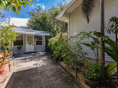 808 N Palmway, Lake Worth Beach, FL 33460