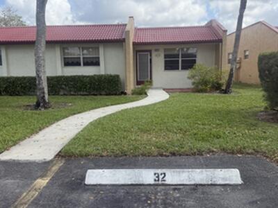 425 Lake Helen Drive