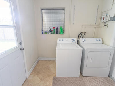 927 W Royal Palm Road, Boca Raton, FL 33486