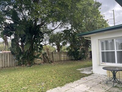 927 W Royal Palm Road, Boca Raton, FL 33486