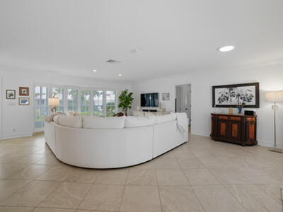 1050 Gulfstream Way, Singer Island, FL 33404