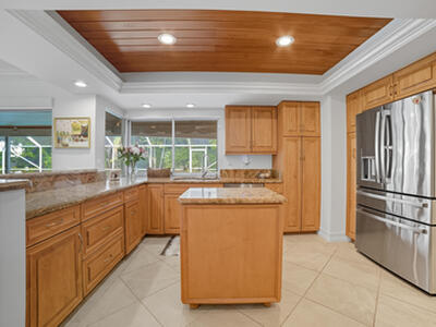 1050 Gulfstream Way, Singer Island, FL 33404