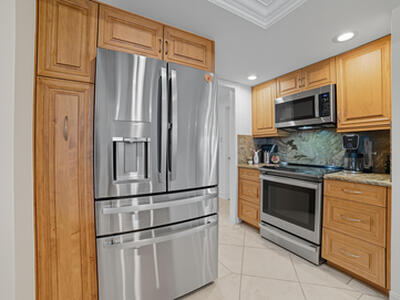 1050 Gulfstream Way, Singer Island, FL 33404