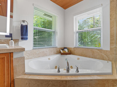 1050 Gulfstream Way, Singer Island, FL 33404