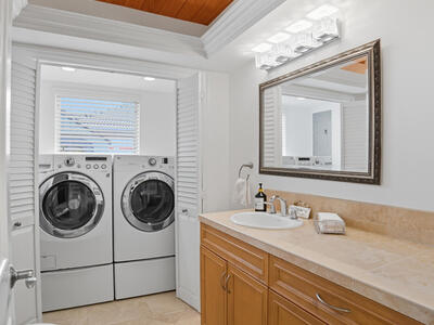 1050 Gulfstream Way, Singer Island, FL 33404