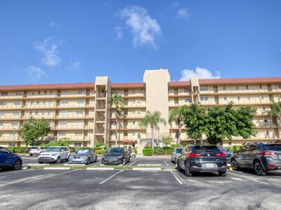 3590 Via Poinciana