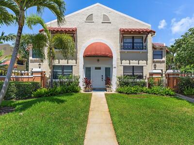 15 Uno Lago Drive, Juno Beach, FL 33408