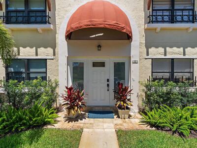 15 Uno Lago Drive, Juno Beach, FL 33408