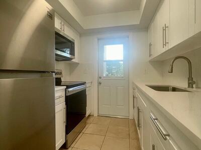 1050 E Sample Road, Pompano Beach, FL 33064