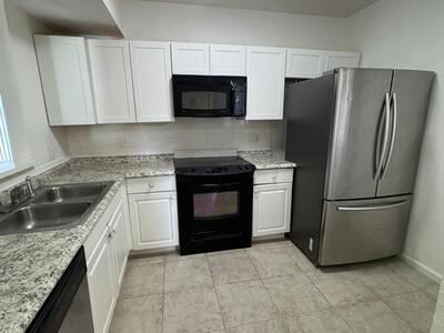 1157 Golden Lakes 615 Boulevard