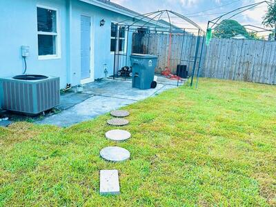 1520 Barbarie Ln Lane, West Palm Beach, FL 33417