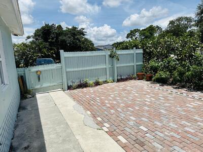 1520 Barbarie Ln Lane, West Palm Beach, FL 33417