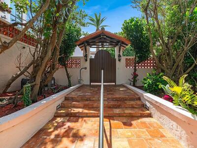 1 Ocean Lane, Manalapan, FL 33462