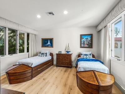 1 Ocean Lane, Manalapan, FL 33462