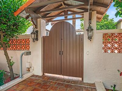 1 Ocean Lane, Manalapan, FL 33462