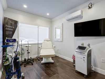 249 Peruvian Avenue, Palm Beach, FL 33480