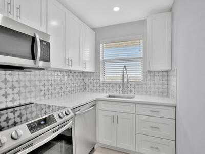 2400 NE 10th Street, Pompano Beach, FL 33062