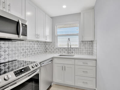 2400 NE 10th Street, Pompano Beach, FL 33062