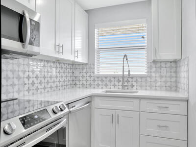 2400 NE 10th Street, Pompano Beach, FL 33062