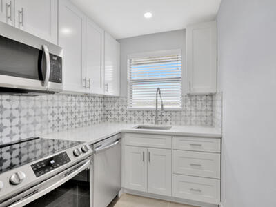 2400 NE 10th Street, Pompano Beach, FL 33062