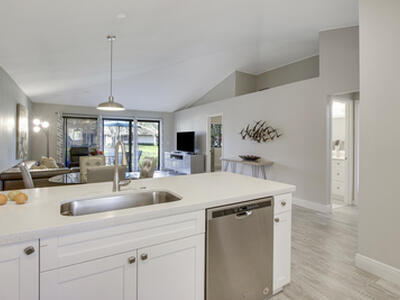 909 Club Drive, Palm Beach Gardens, FL 33418