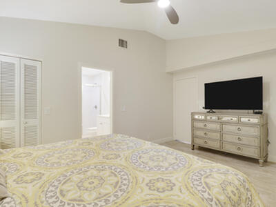 909 Club Drive, Palm Beach Gardens, FL 33418