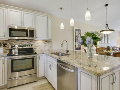 820 Club Drive, Palm Beach Gardens, FL 33418