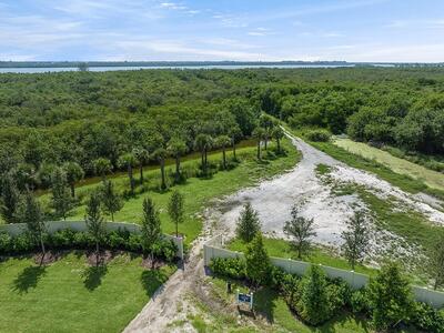 8360 Beagle Terrace, Vero Beach, FL 32967