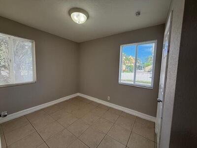 400 Metcalf Court, West Palm Beach, FL 33407