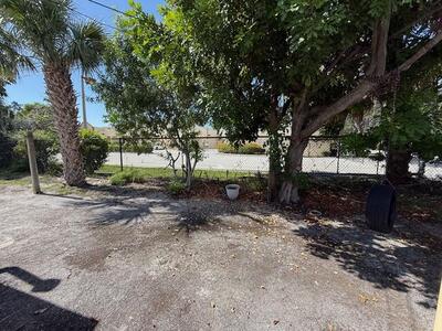 400 Metcalf Court, West Palm Beach, FL 33407