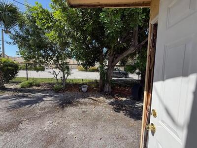 400 Metcalf Court, West Palm Beach, FL 33407