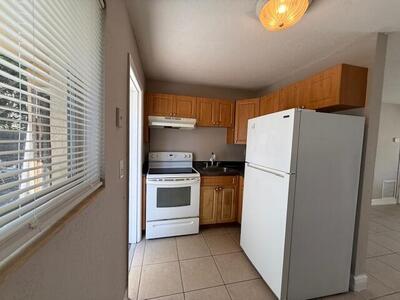 400 Metcalf Court, West Palm Beach, FL 33407