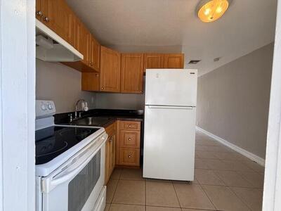 400 Metcalf Court, West Palm Beach, FL 33407