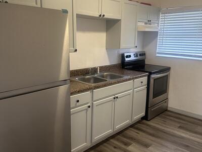 555 W 6th Street, Riviera Beach, FL 33404