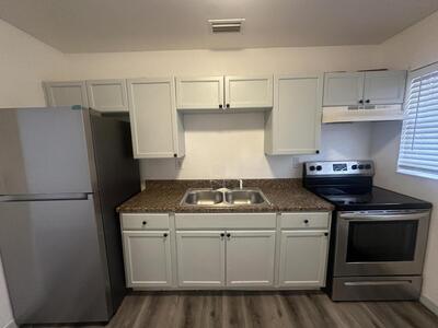 555 W 6th Street, Riviera Beach, FL 33404