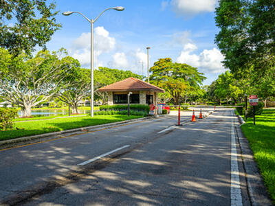 615 Club Drive, Palm Beach Gardens, FL 33418