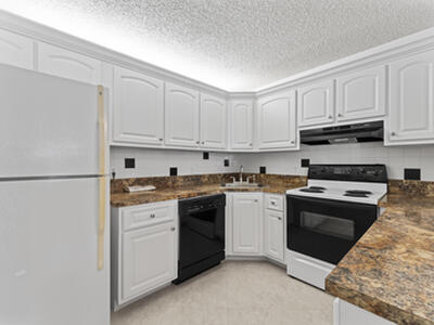 142 Lake Pine Circle, Greenacres, FL 33463