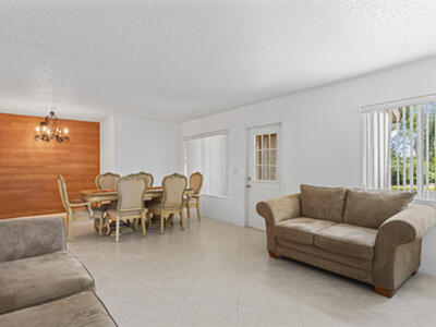 142 Lake Pine Circle, Greenacres, FL 33463