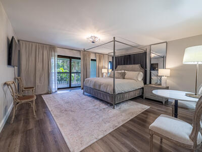 2451 Presidential Way, West Palm Beach, FL 33401