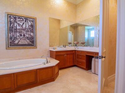 138 SE Via San Marino, Port Saint Lucie, FL 34984