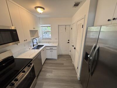 880 SE 12th Street, Fort Lauderdale, FL 33316