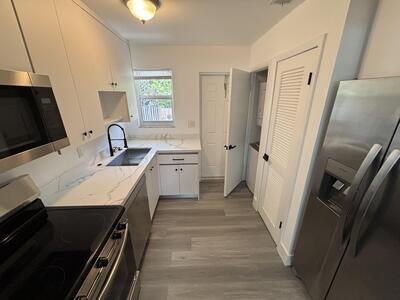 880 SE 12th Street, Fort Lauderdale, FL 33316